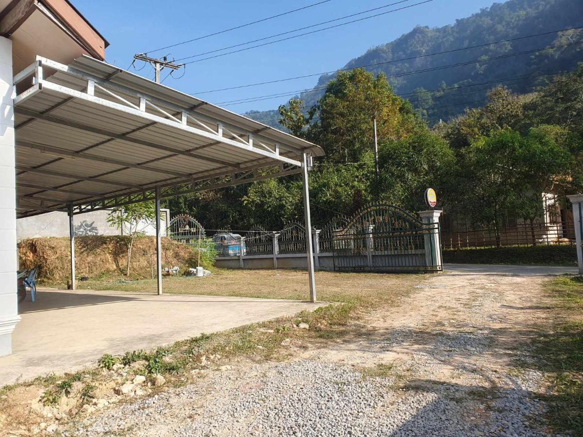 Khounxok Guesthouse Nong Khiaw Exterior photo